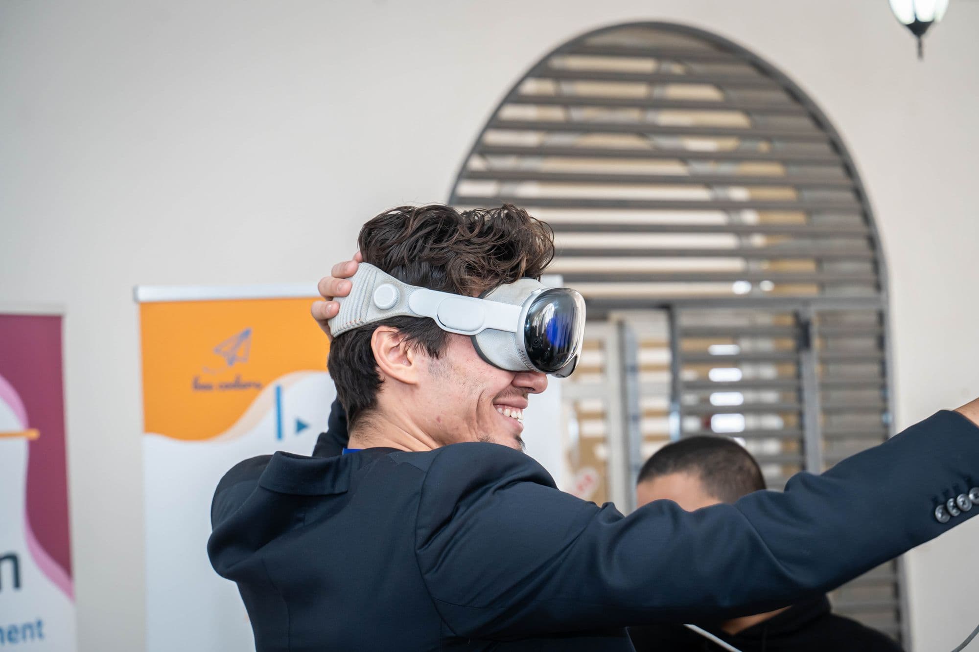 Immersive tech at the stands: students try the latest devices, ESENet 2025.